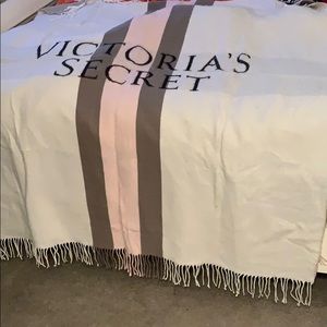 VIctorias Secret blanket
